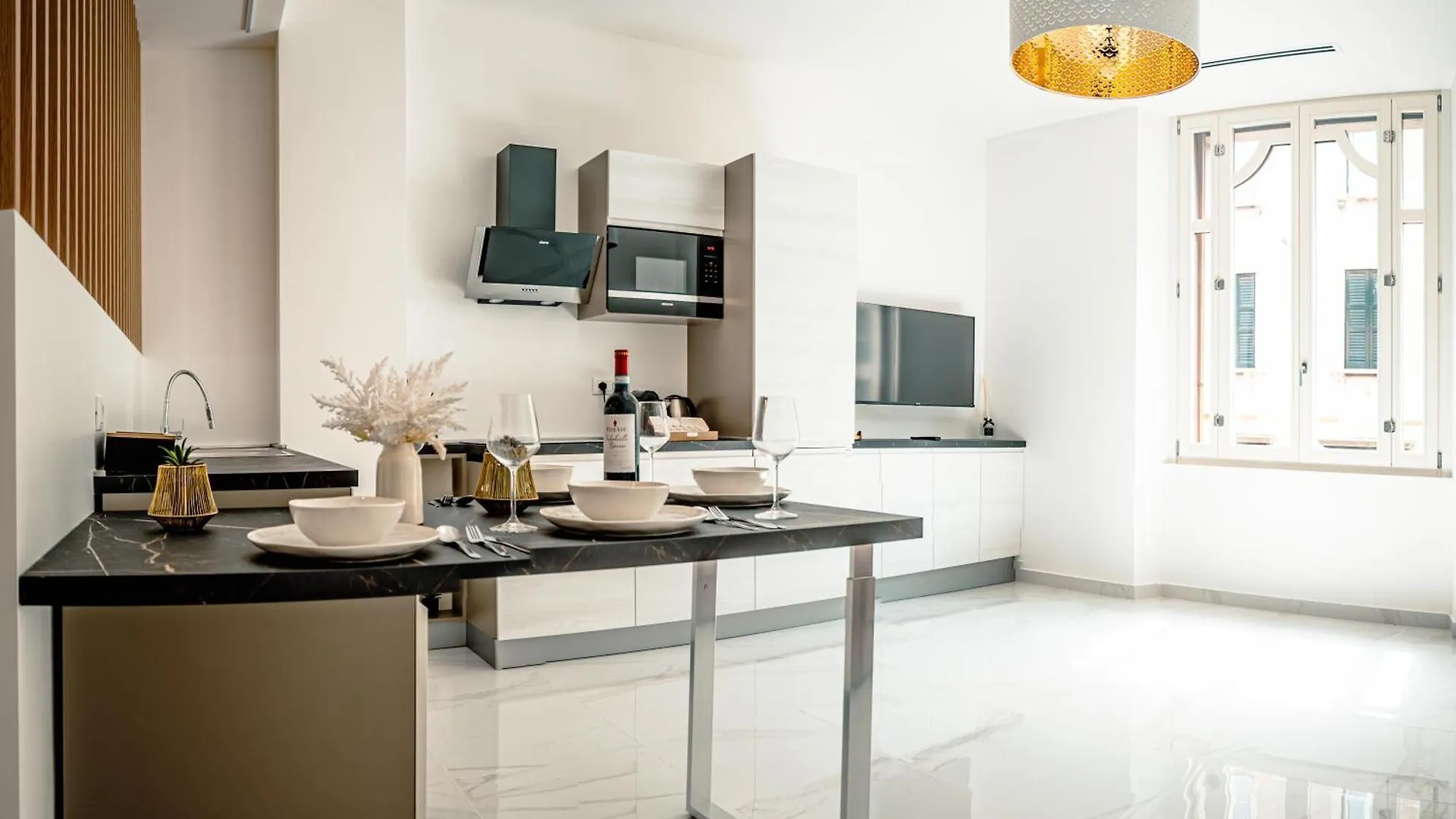 Mantovani Apartament-In The Heart Of Como Italy