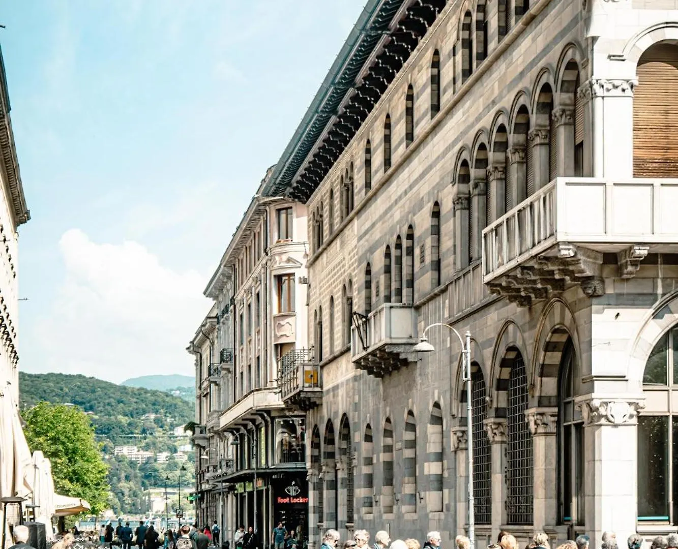 Apartment Mantovani Apartament-In The Heart Of Como Italy